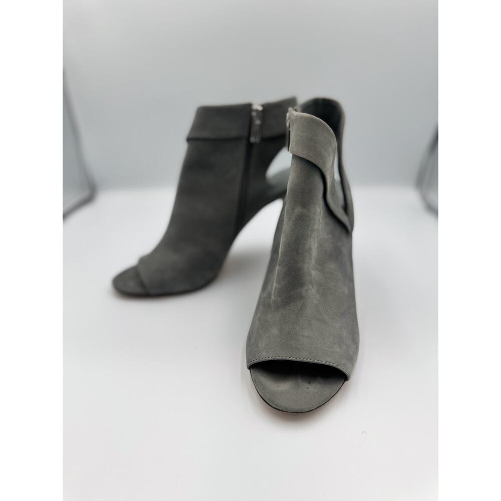 Vince Camuto Cholia Gray Suede Asymmetrical Peep Toe Sandal Bootie Heel Sz 10 - Picture 7 of 16